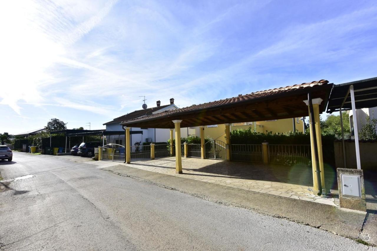 Apartments House Anna For Max 13 Persons In Porec, Pet Friendly Zewnętrze zdjęcie