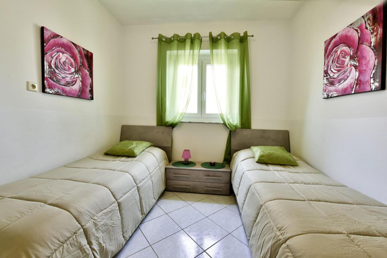 Apartments House Anna For Max 13 Persons In Porec, Pet Friendly Zewnętrze zdjęcie