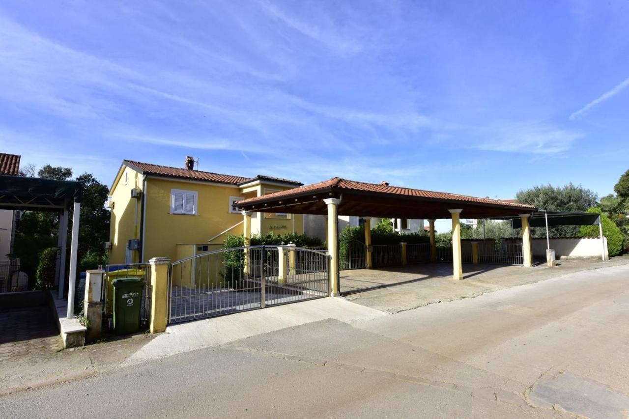 Apartments House Anna For Max 13 Persons In Porec, Pet Friendly Zewnętrze zdjęcie
