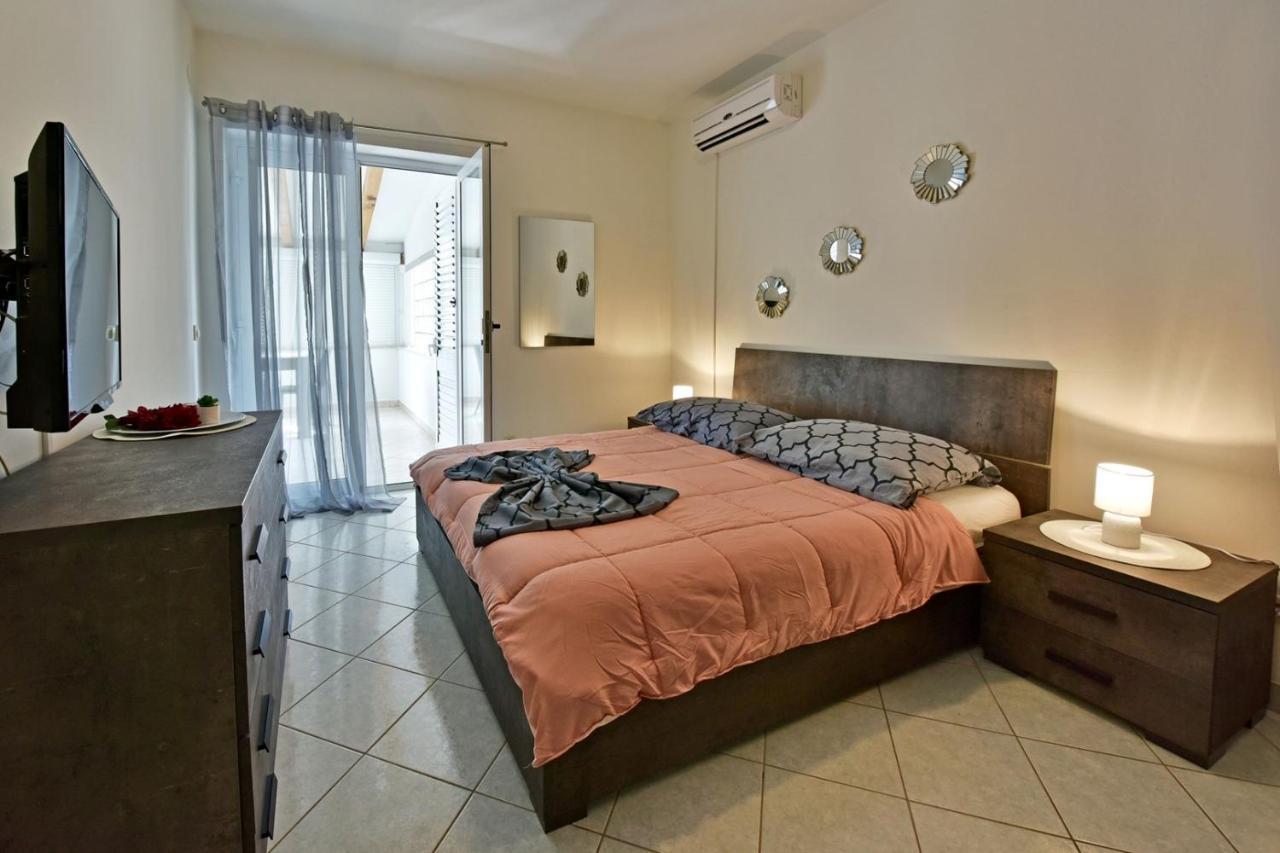 Apartments House Anna For Max 13 Persons In Porec, Pet Friendly Zewnętrze zdjęcie