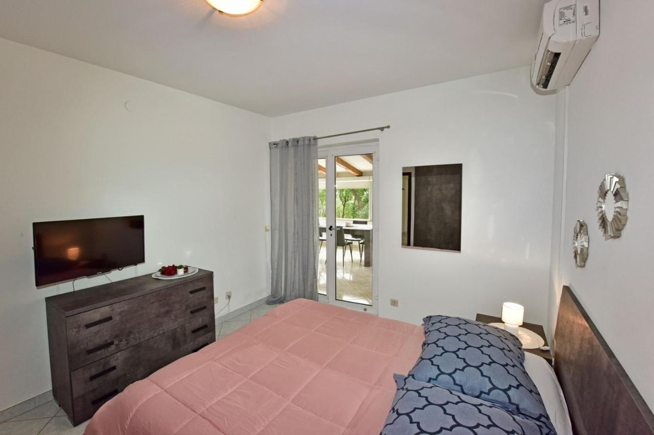 Apartments House Anna For Max 13 Persons In Porec, Pet Friendly Zewnętrze zdjęcie