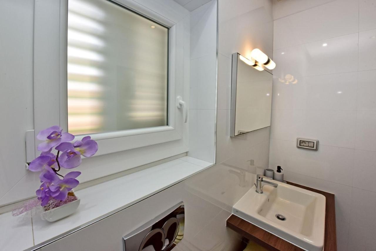 Apartments House Anna For Max 13 Persons In Porec, Pet Friendly Zewnętrze zdjęcie