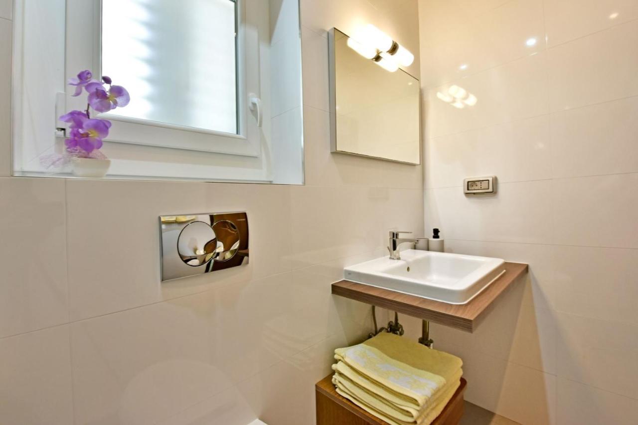 Apartments House Anna For Max 13 Persons In Porec, Pet Friendly Zewnętrze zdjęcie