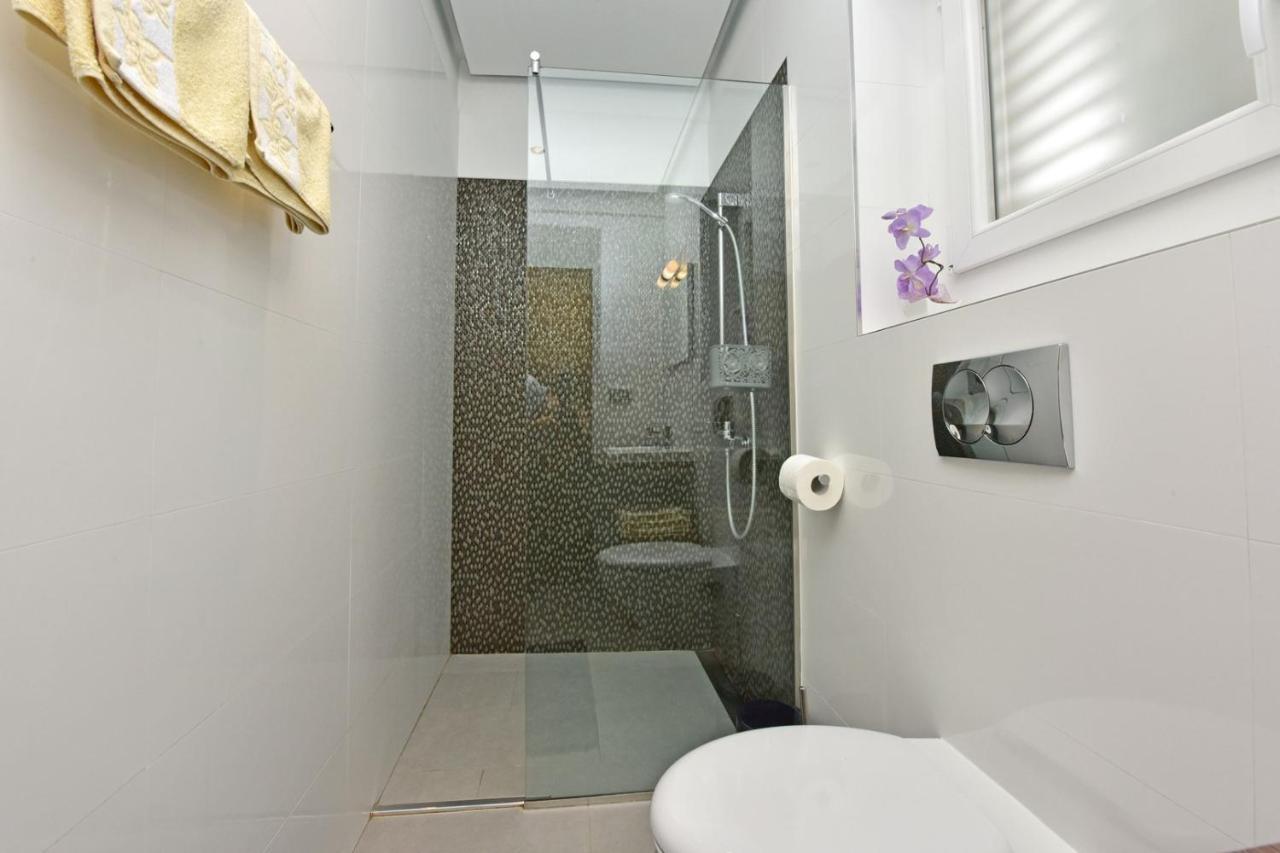 Apartments House Anna For Max 13 Persons In Porec, Pet Friendly Zewnętrze zdjęcie