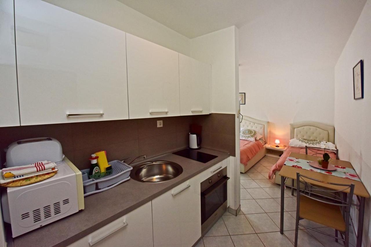 Apartments House Anna For Max 13 Persons In Porec, Pet Friendly Zewnętrze zdjęcie