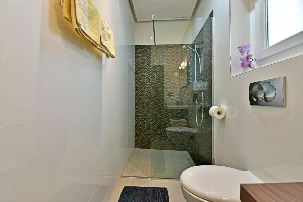 Apartments House Anna For Max 13 Persons In Porec, Pet Friendly Zewnętrze zdjęcie