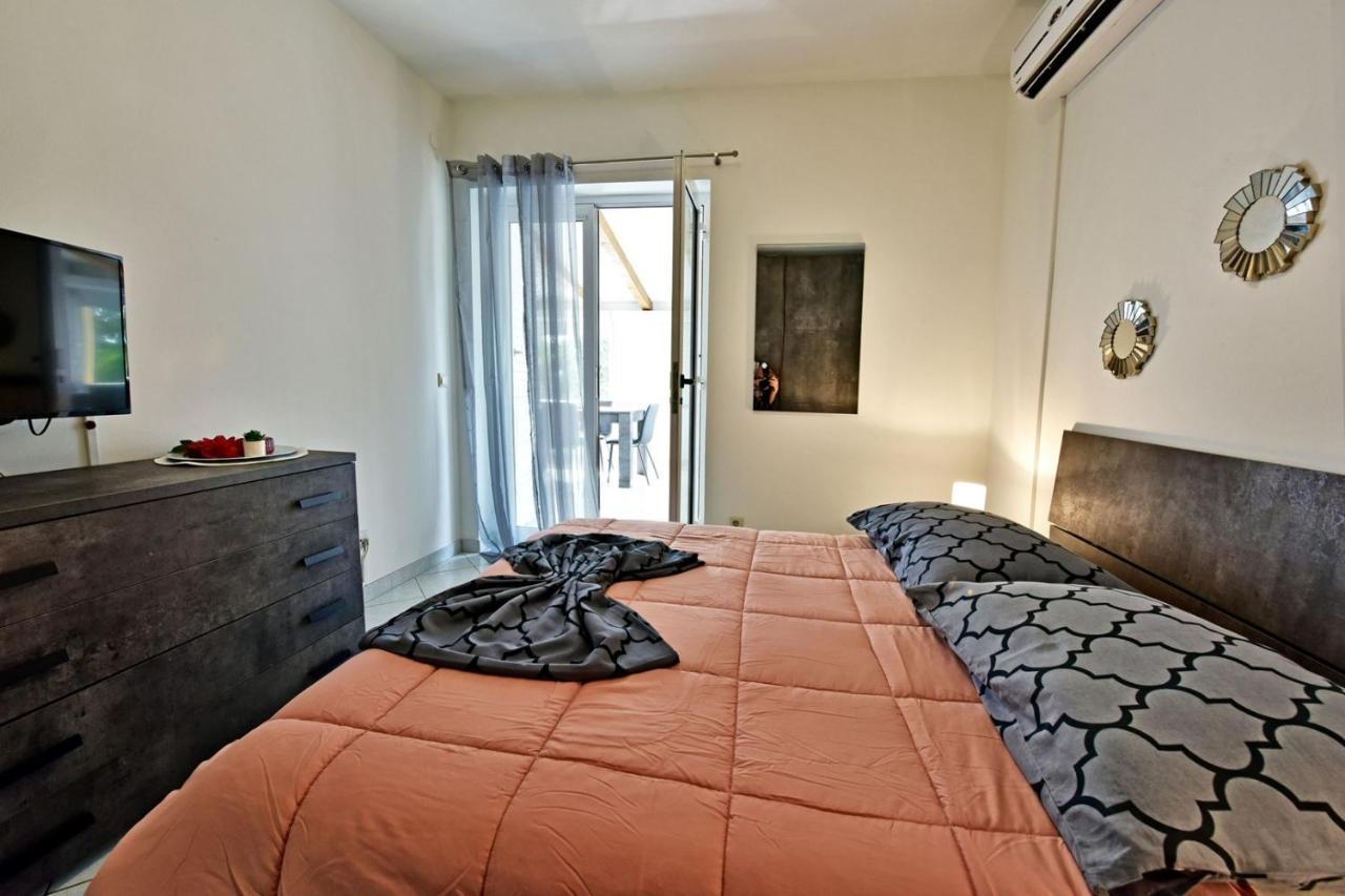 Apartments House Anna For Max 13 Persons In Porec, Pet Friendly Zewnętrze zdjęcie