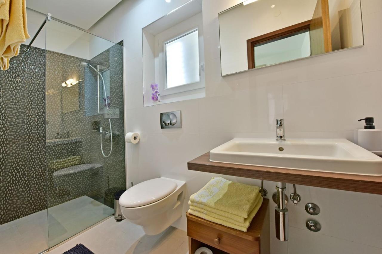 Apartments House Anna For Max 13 Persons In Porec, Pet Friendly Zewnętrze zdjęcie