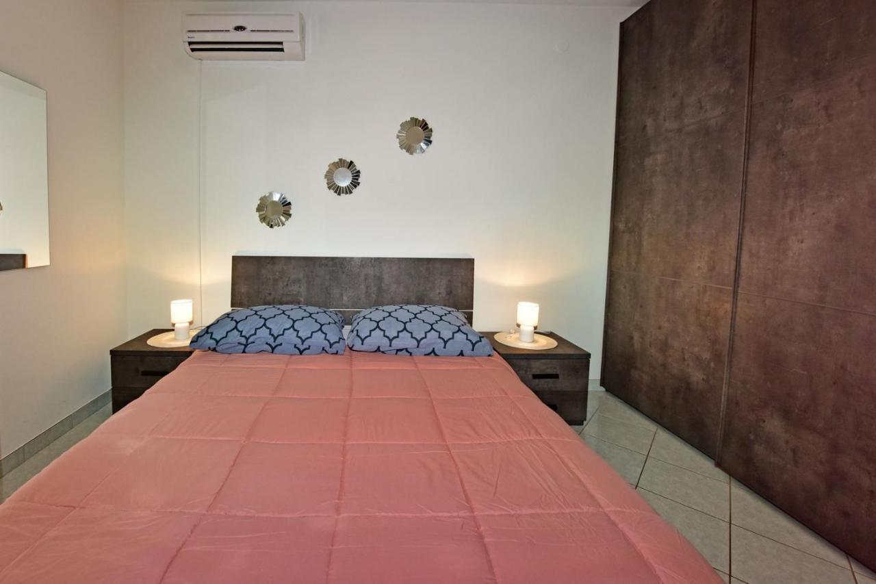 Apartments House Anna For Max 13 Persons In Porec, Pet Friendly Zewnętrze zdjęcie