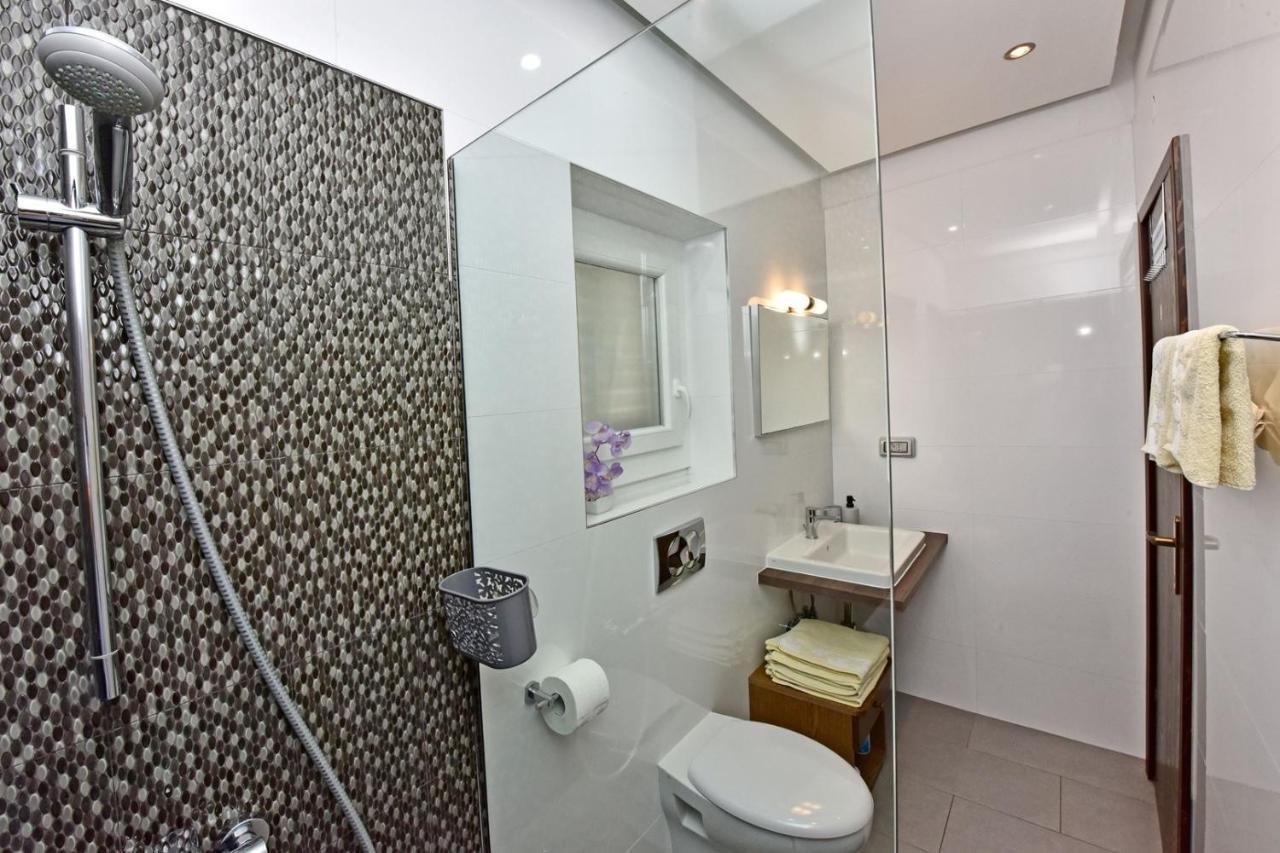 Apartments House Anna For Max 13 Persons In Porec, Pet Friendly Zewnętrze zdjęcie