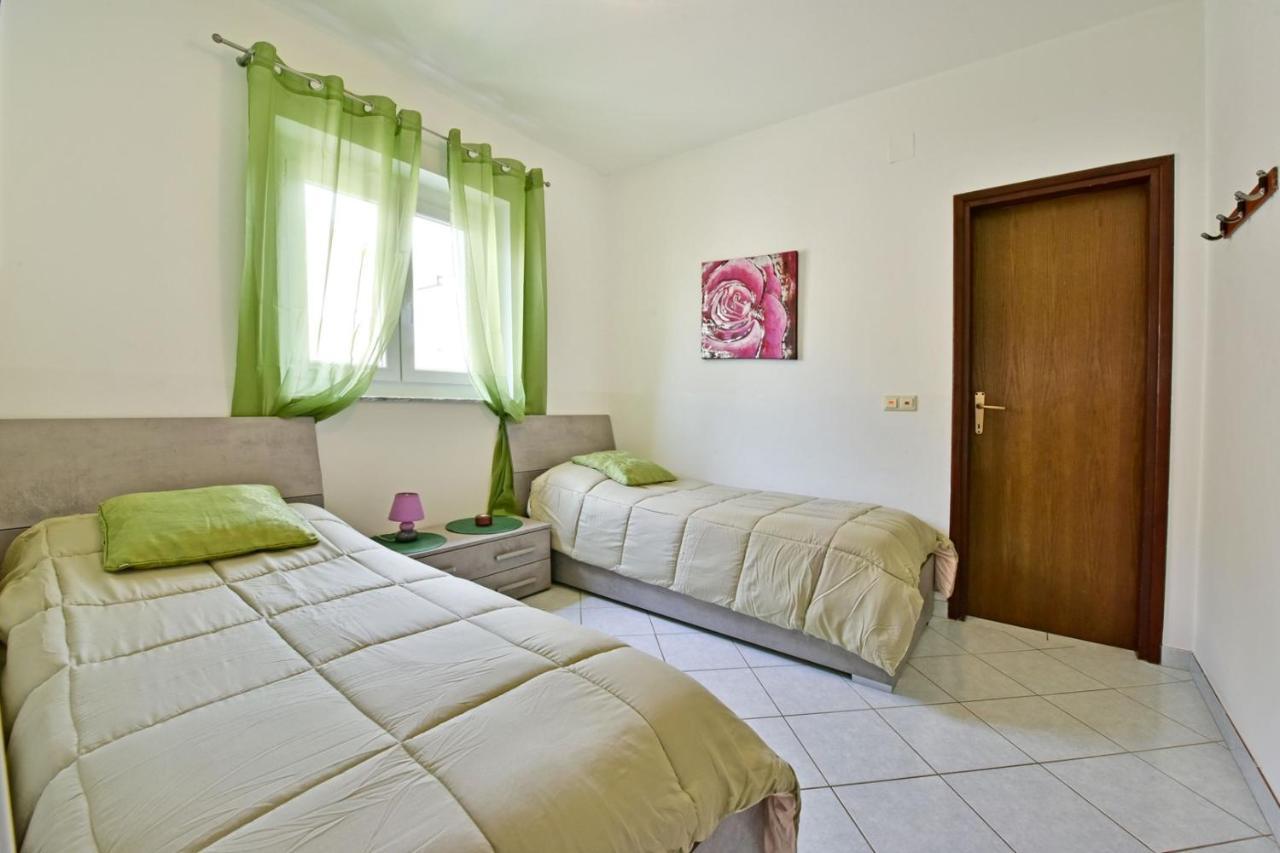 Apartments House Anna For Max 13 Persons In Porec, Pet Friendly Zewnętrze zdjęcie