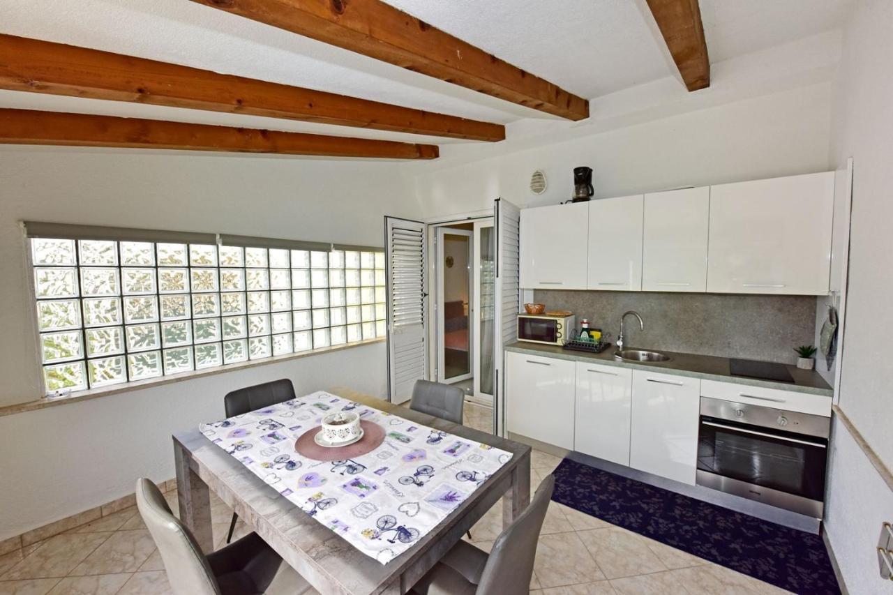 Apartments House Anna For Max 13 Persons In Porec, Pet Friendly Zewnętrze zdjęcie
