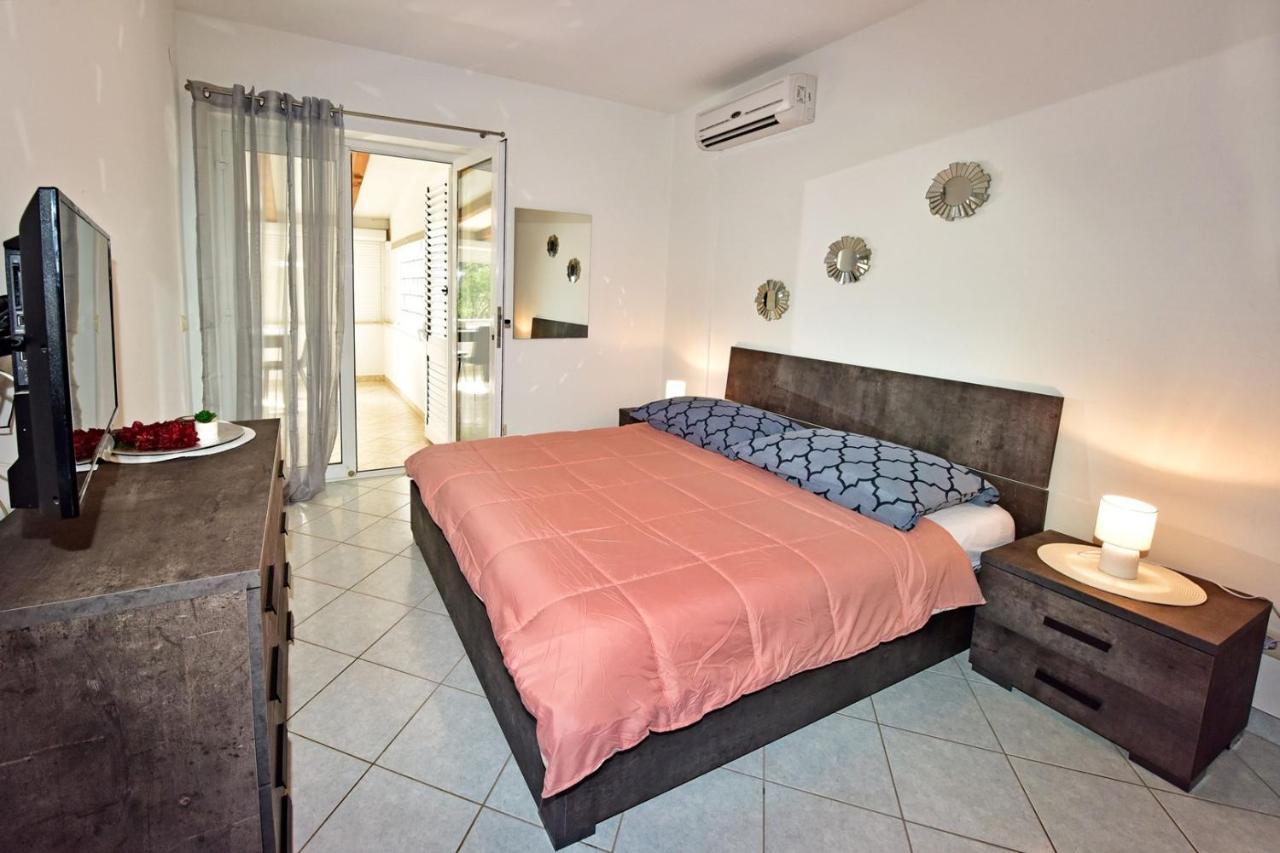 Apartments House Anna For Max 13 Persons In Porec, Pet Friendly Zewnętrze zdjęcie