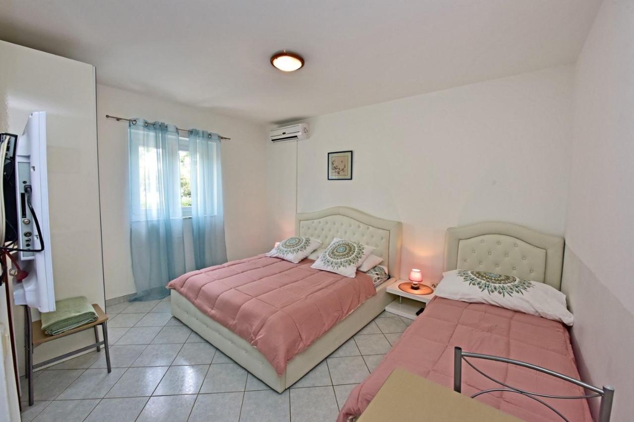 Apartments House Anna For Max 13 Persons In Porec, Pet Friendly Zewnętrze zdjęcie
